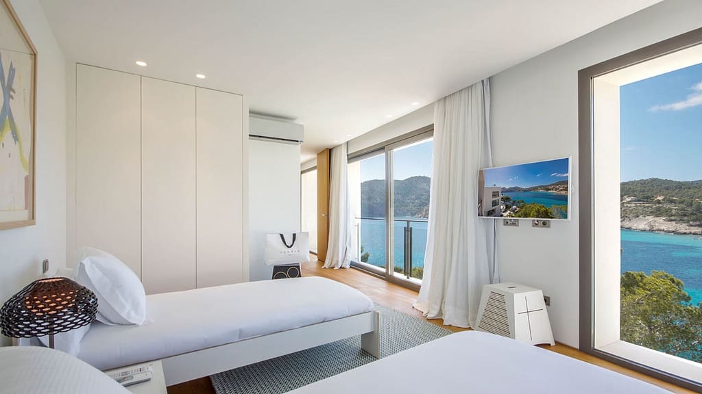 9 bedroom Villa for sale in Es Camp De Mar / El Camp De Mar with pool garage - € 15,000,000 (Ref: 9357690)