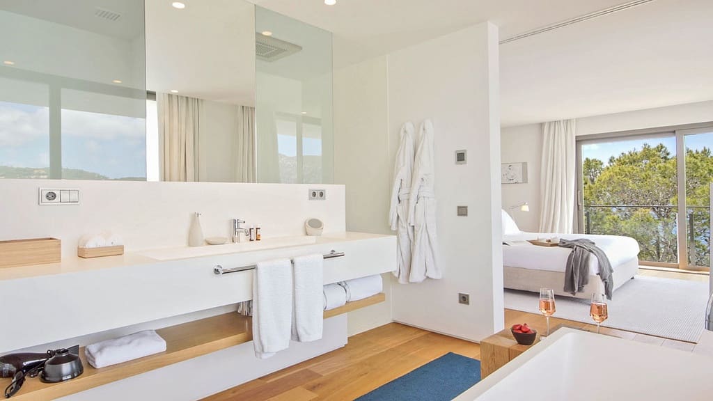 9 bedroom Villa for sale in Es Camp De Mar / El Camp De Mar with pool garage - € 15,000,000 (Ref: 9357690)