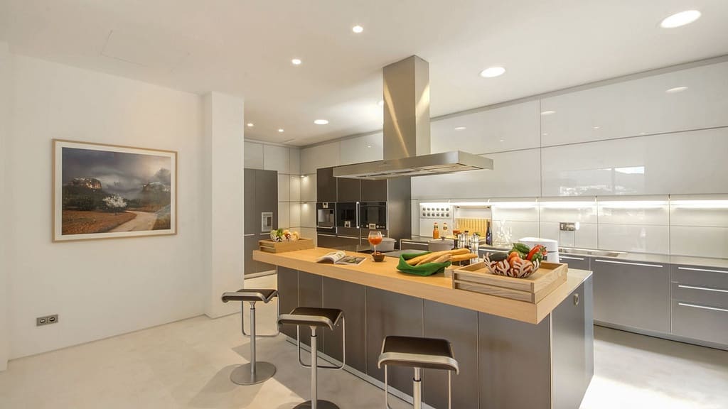 9 bedroom Villa for sale in Es Camp De Mar / El Camp De Mar with pool garage - € 15,000,000 (Ref: 9357690)