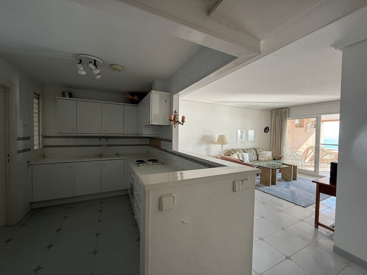 2 bedroom Flat for sale in Illetas with pool - € 695,000 (Ref: 9400232)