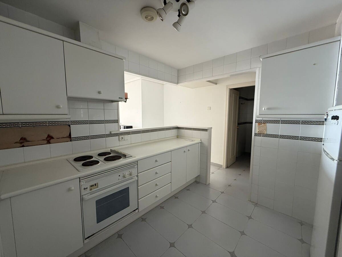 2 bedroom Flat for sale in Illetas with pool - € 695,000 (Ref: 9400232)