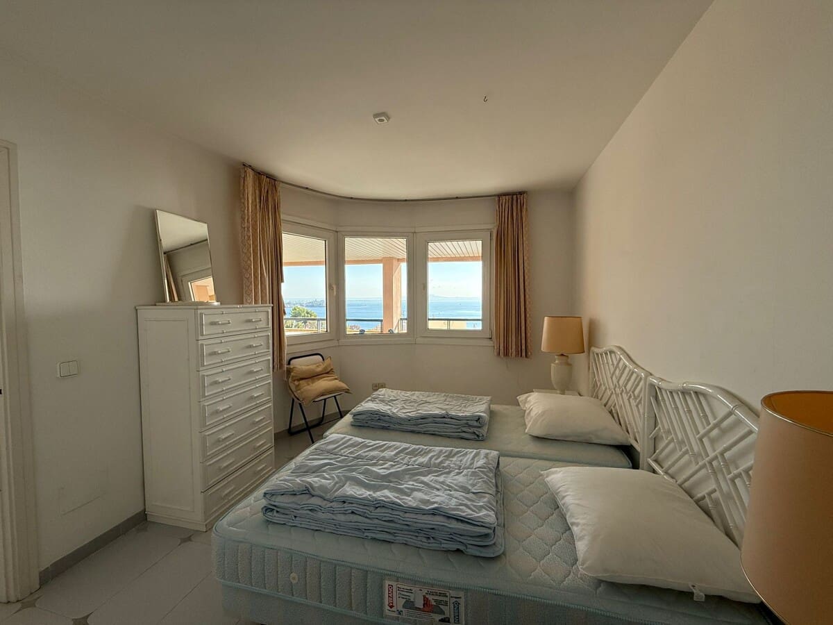 2 bedroom Flat for sale in Illetas with pool - € 695,000 (Ref: 9400232)