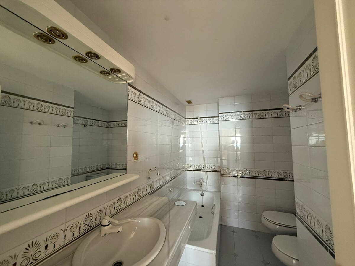 2 bedroom Flat for sale in Illetas with pool - € 695,000 (Ref: 9400232)