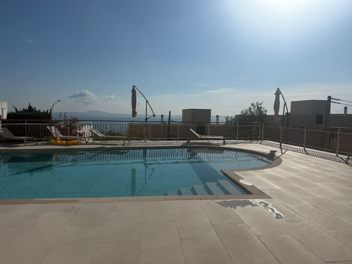 2 bedroom Flat for sale in Illetas with pool - € 695,000 (Ref: 9400232)