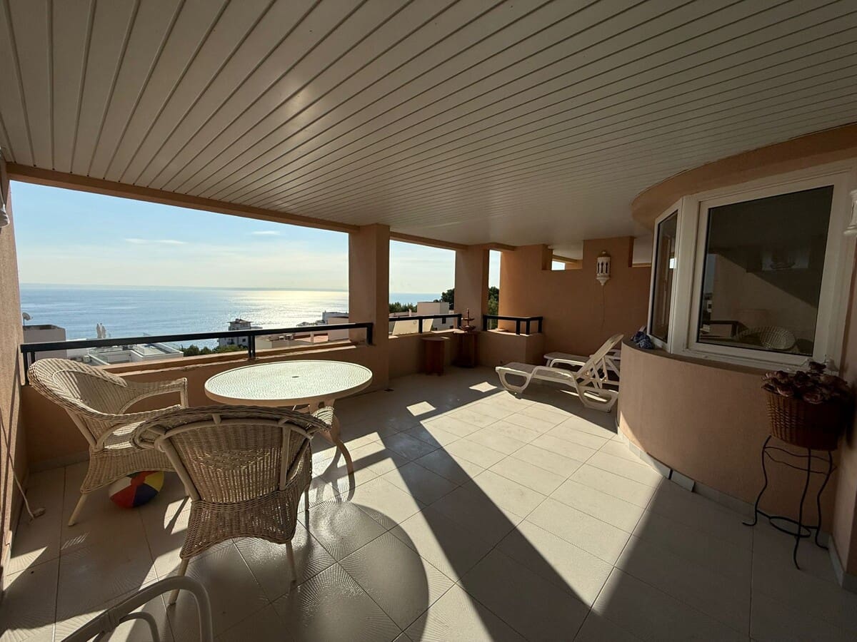 2 bedroom Flat for sale in Illetas with pool - € 695,000 (Ref: 9400232)