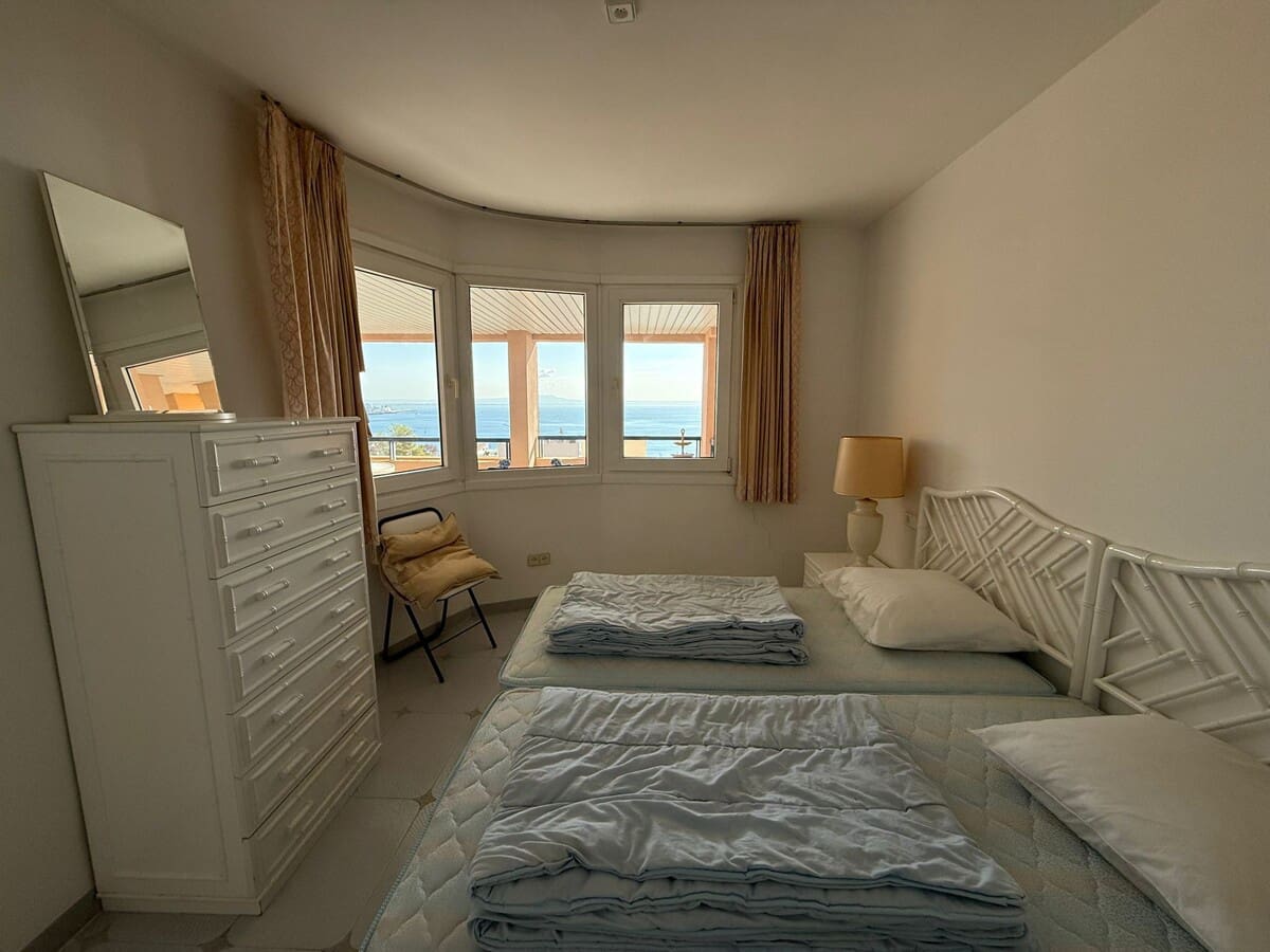 2 bedroom Flat for sale in Illetas with pool - € 695,000 (Ref: 9400232)