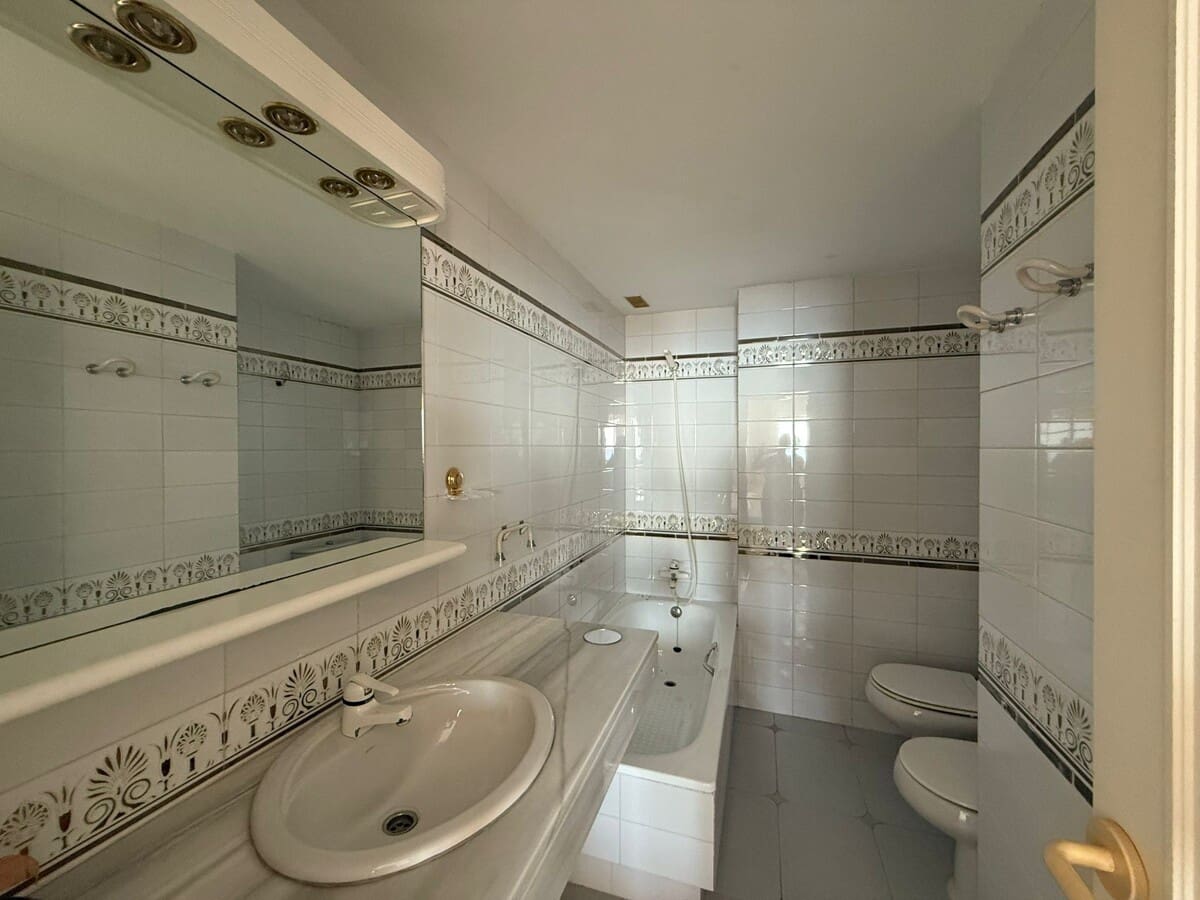 2 bedroom Flat for sale in Illetas with pool - € 695,000 (Ref: 9400232)