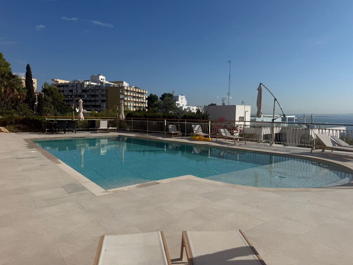 2 bedroom Flat for sale in Illetas with pool - € 695,000 (Ref: 9400232)