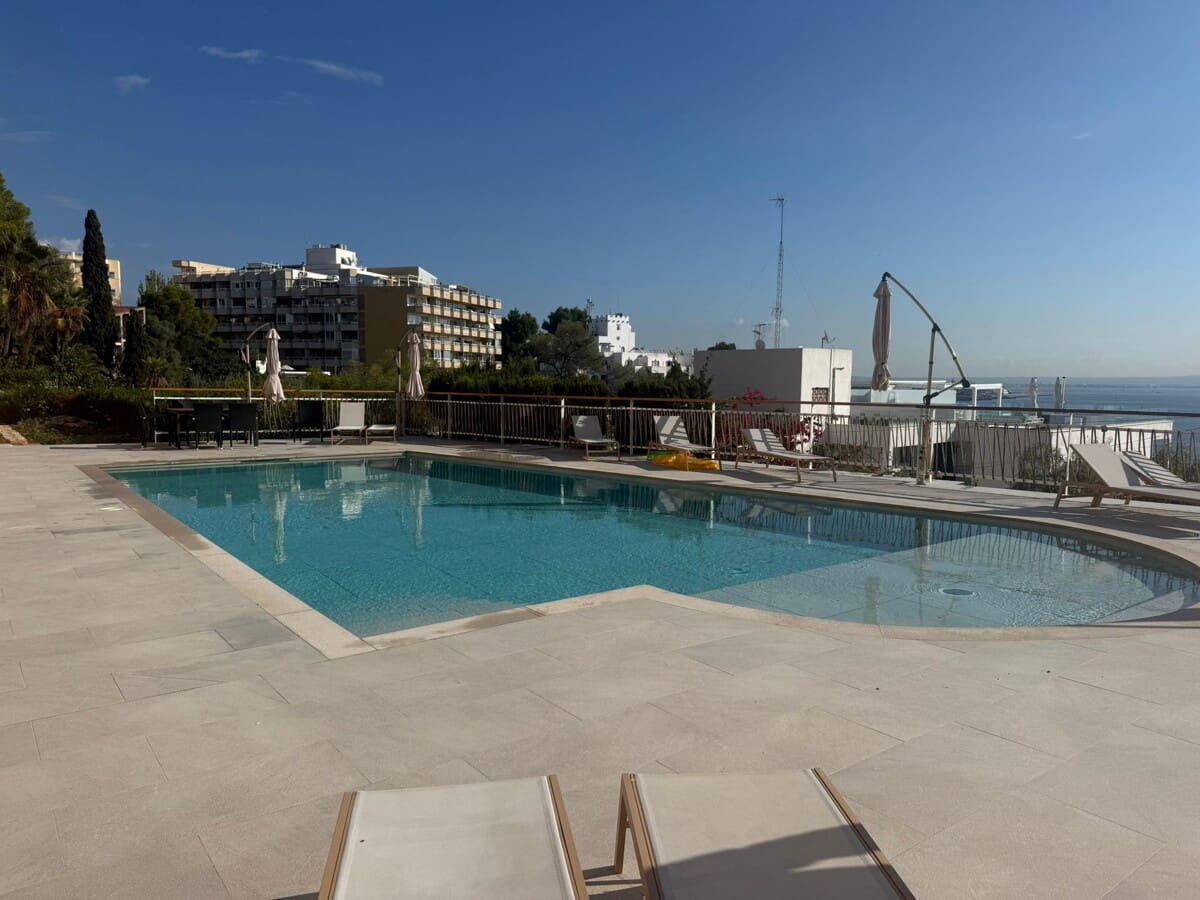 2 bedroom Flat for sale in Illetas with pool - € 695,000 (Ref: 9400232)