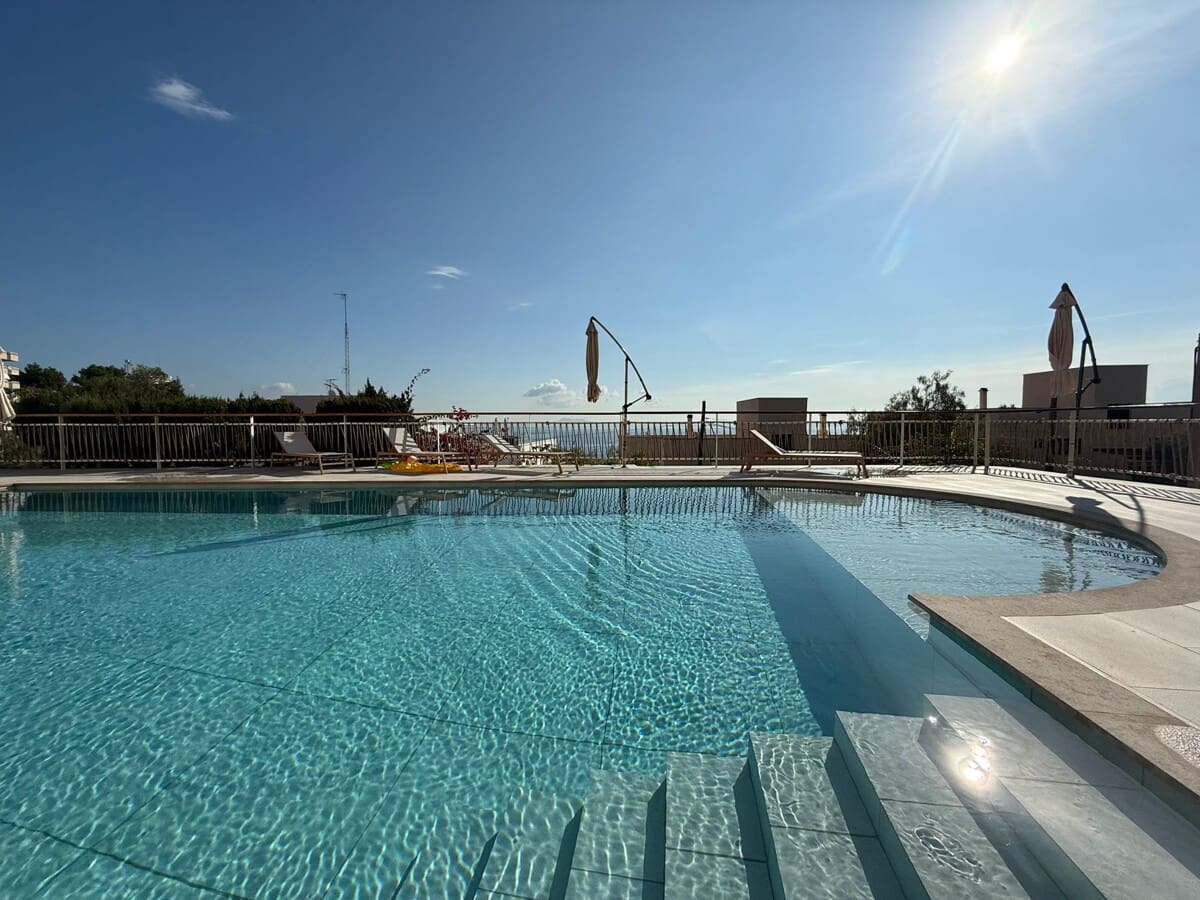 2 bedroom Flat for sale in Illetas with pool - € 695,000 (Ref: 9400232)