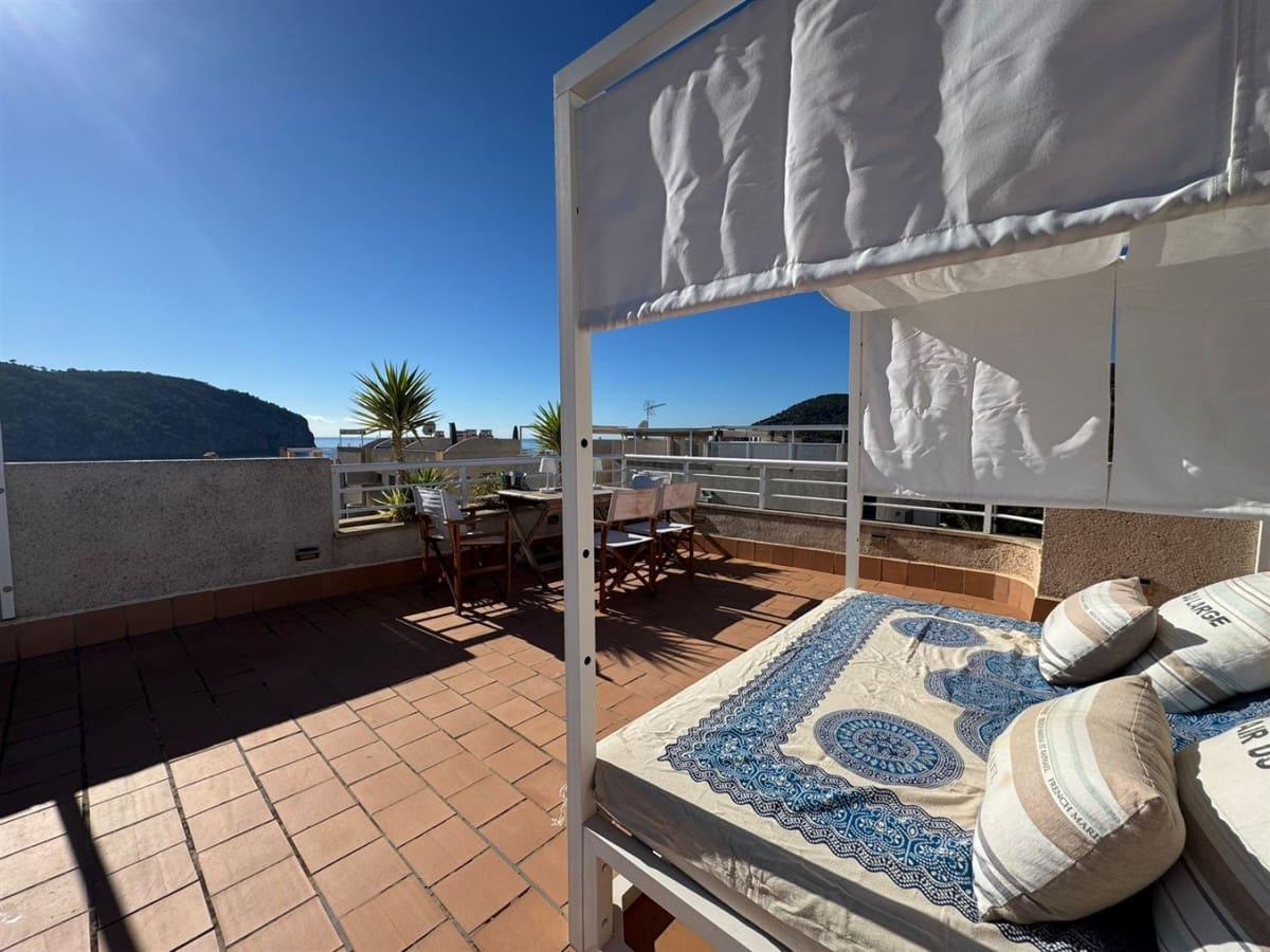1 bedroom Penthouse for sale in Es Camp De Mar / El Camp De Mar with garage - € 545,000 (Ref: 9400233)