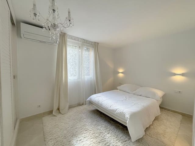 2 bedroom Flat for sale in Santa Ponsa, Calvià with pool garage - € 550,000 (Ref: 9405842)