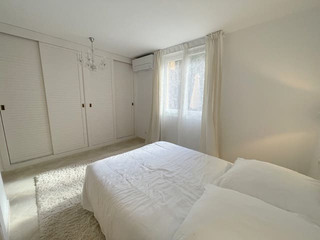 2 bedroom Flat for sale in Santa Ponsa, Calvià with pool garage - € 550,000 (Ref: 9405842)