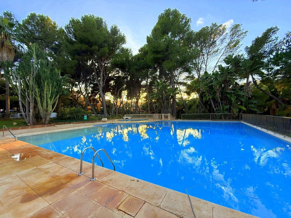 2 bedroom Flat for sale in Santa Ponsa with pool garage - € 550,000 (Ref: 9405842)