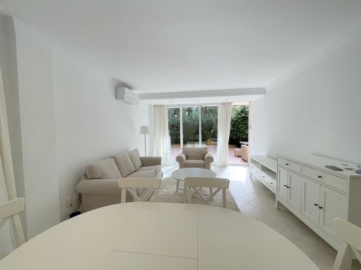 2 bedroom Flat for sale in Santa Ponsa with pool garage - € 550,000 (Ref: 9405842)
