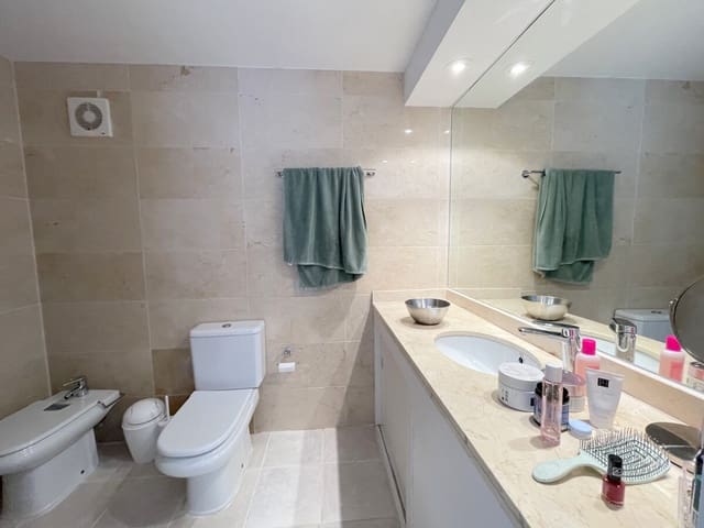 2 bedroom Flat for sale in Santa Ponsa, Calvià with pool garage - € 550,000 (Ref: 9405842)