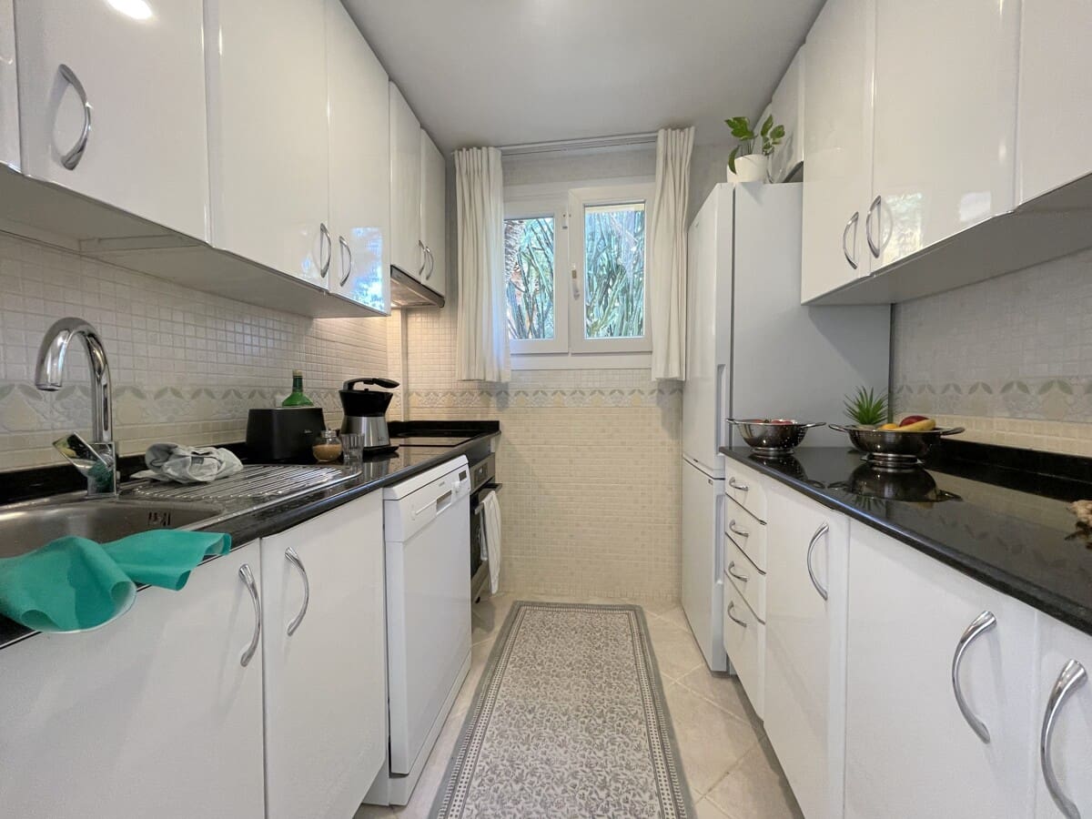 2 bedroom Flat for sale in Santa Ponsa with pool garage - € 550,000 (Ref: 9405842)