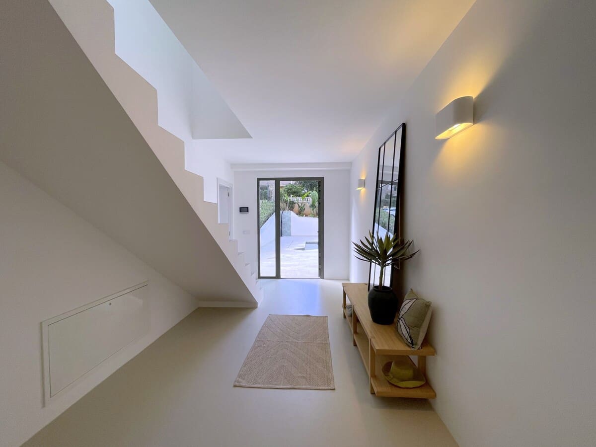 4 bedroom Villa for sale in Santa Ponsa with pool garage - € 2,950,000 (Ref: 9436399)