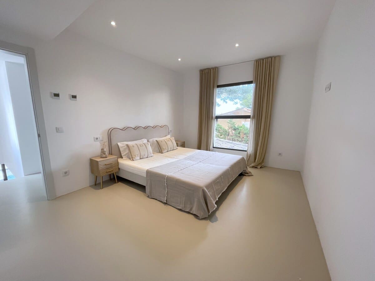 4 bedroom Villa for sale in Santa Ponsa with pool garage - € 2,950,000 (Ref: 9436399)