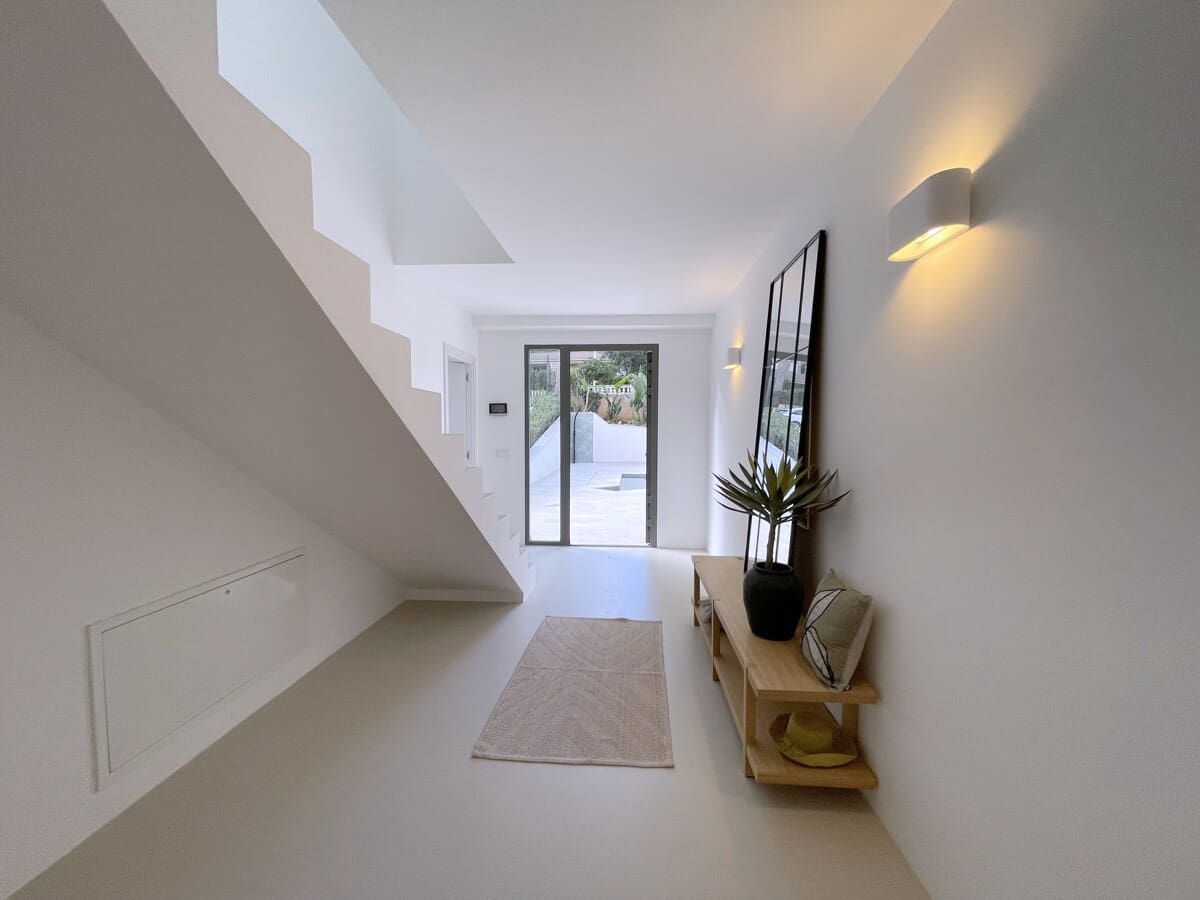 4 bedroom Villa for sale in Santa Ponsa with pool garage - € 2,950,000 (Ref: 9436399)