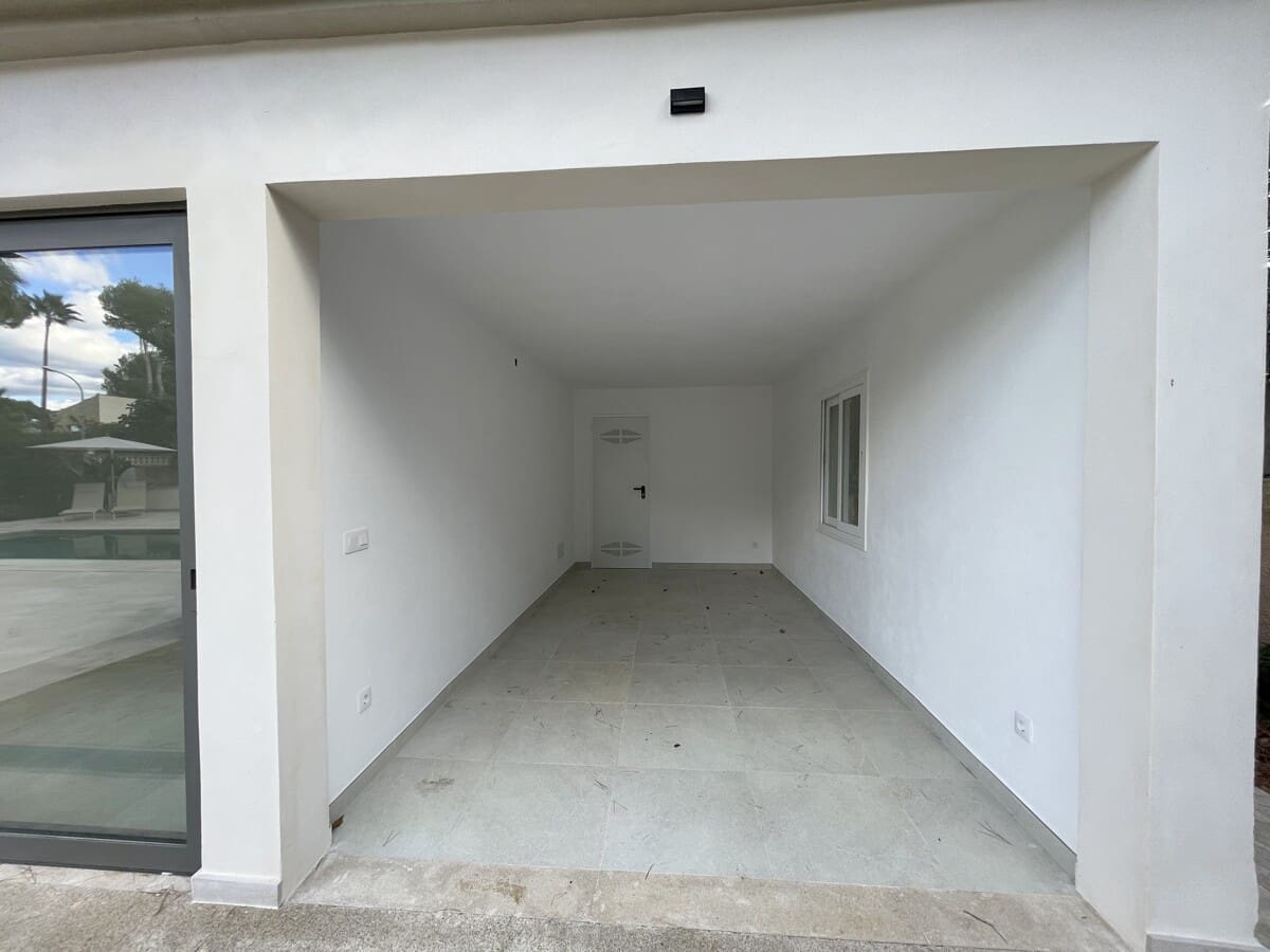 4 bedroom Villa for sale in Santa Ponsa with pool garage - € 2,950,000 (Ref: 9436399)