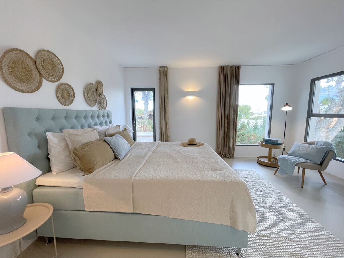 4 bedroom Villa for sale in Santa Ponsa with pool garage - € 2,950,000 (Ref: 9436399)