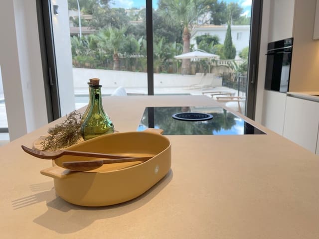 4 sypialnia Willa na sprzedaż w Santa Ponsa, Calvià z basenem garażem - 2 950 000 € (Ref: 9436399)