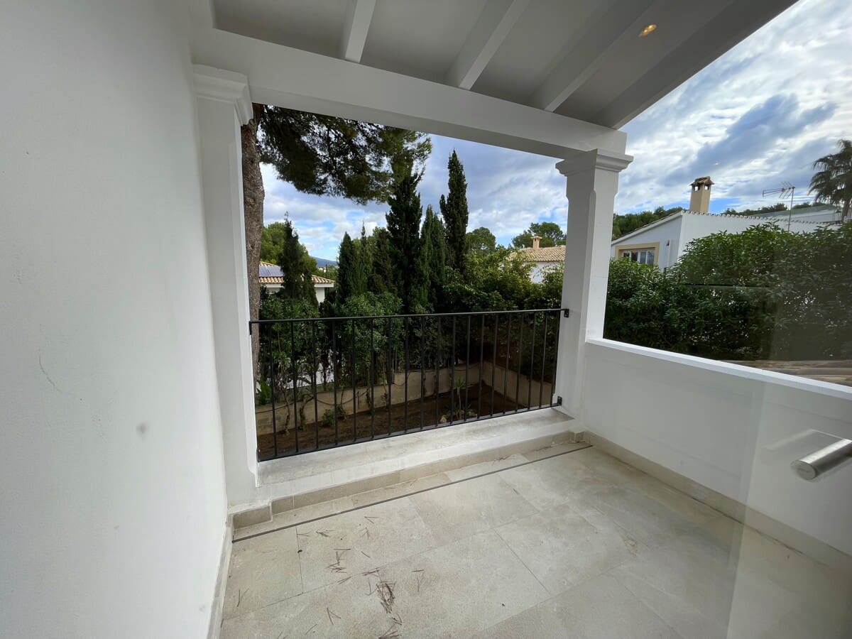 4 bedroom Villa for sale in Santa Ponsa with pool garage - € 2,950,000 (Ref: 9436399)