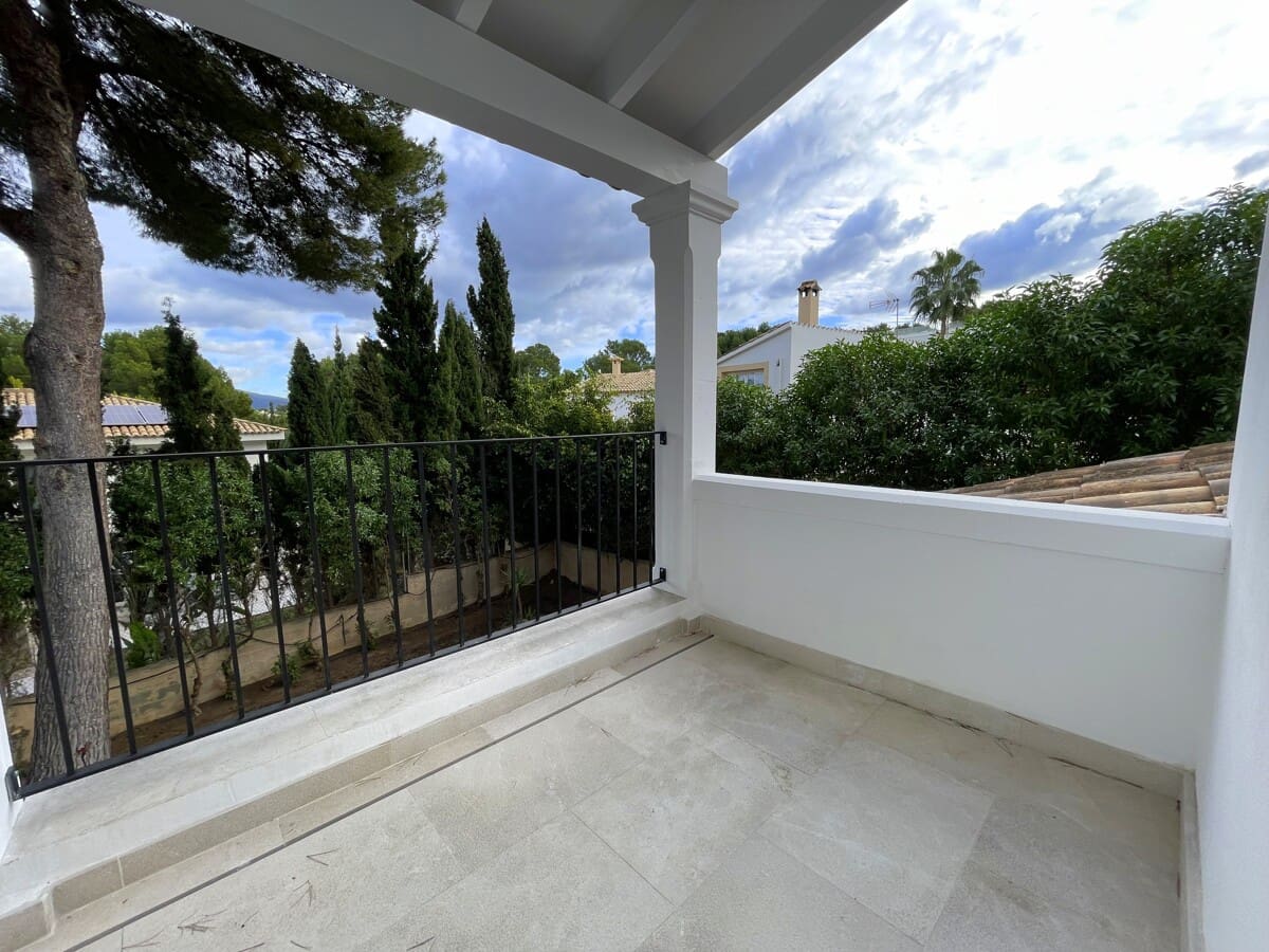 4 bedroom Villa for sale in Santa Ponsa with pool garage - € 2,950,000 (Ref: 9436399)