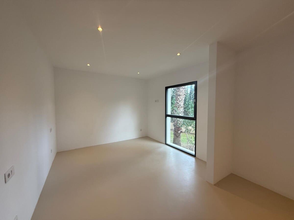 4 bedroom Villa for sale in Santa Ponsa with pool garage - € 2,950,000 (Ref: 9436399)