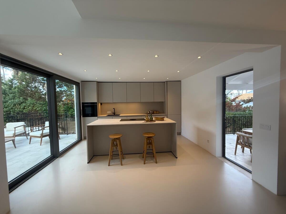 4 bedroom Villa for sale in Santa Ponsa with pool garage - € 2,950,000 (Ref: 9436399)