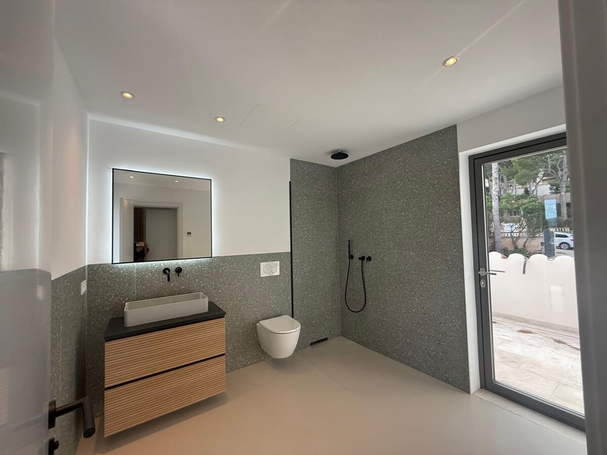 4 bedroom Villa for sale in Santa Ponsa with pool garage - € 2,950,000 (Ref: 9436399)