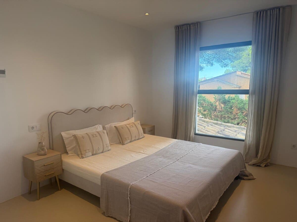 4 bedroom Villa for sale in Santa Ponsa with pool garage - € 2,950,000 (Ref: 9436399)