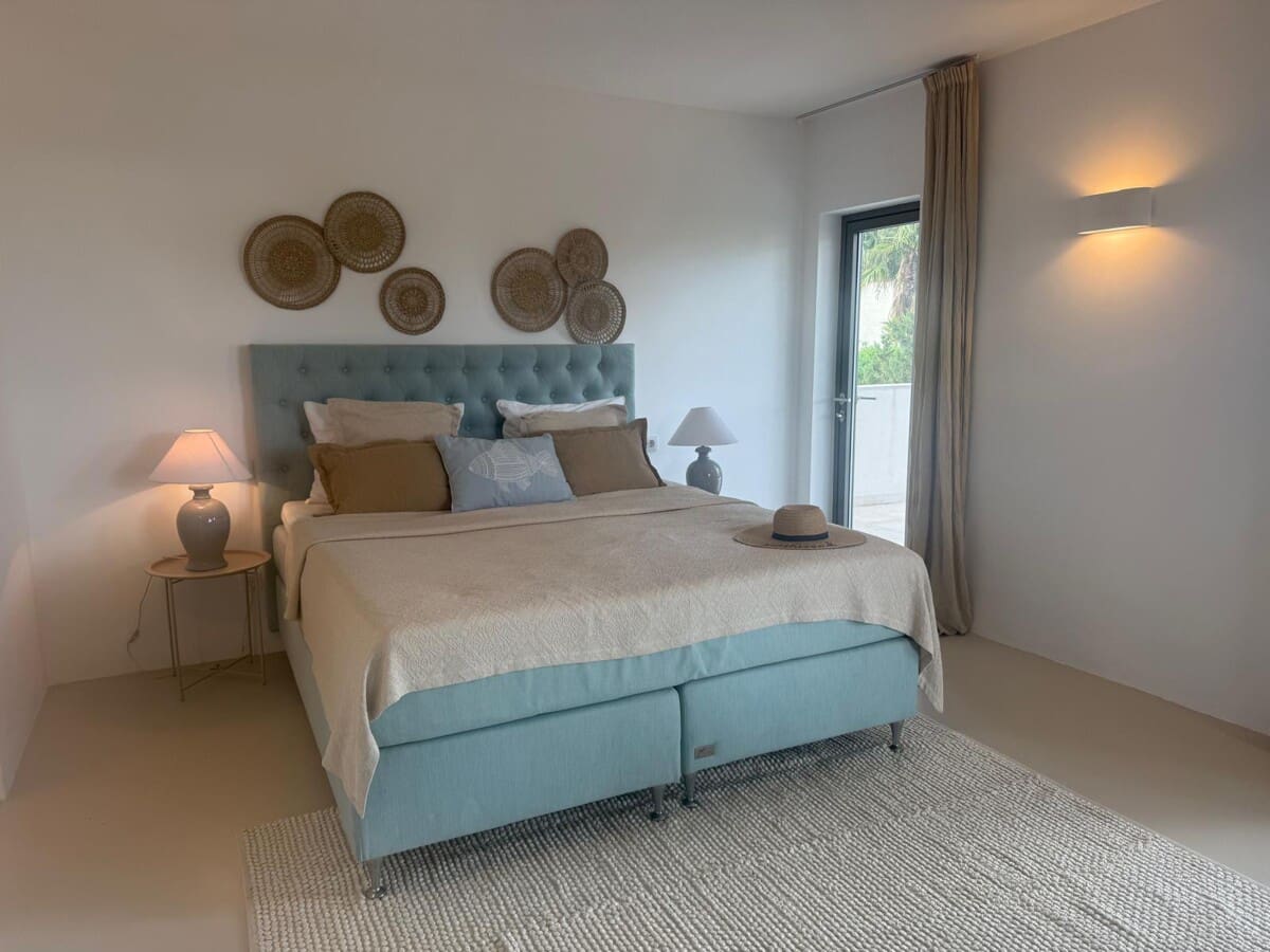 4 bedroom Villa for sale in Santa Ponsa with pool garage - € 2,950,000 (Ref: 9436399)