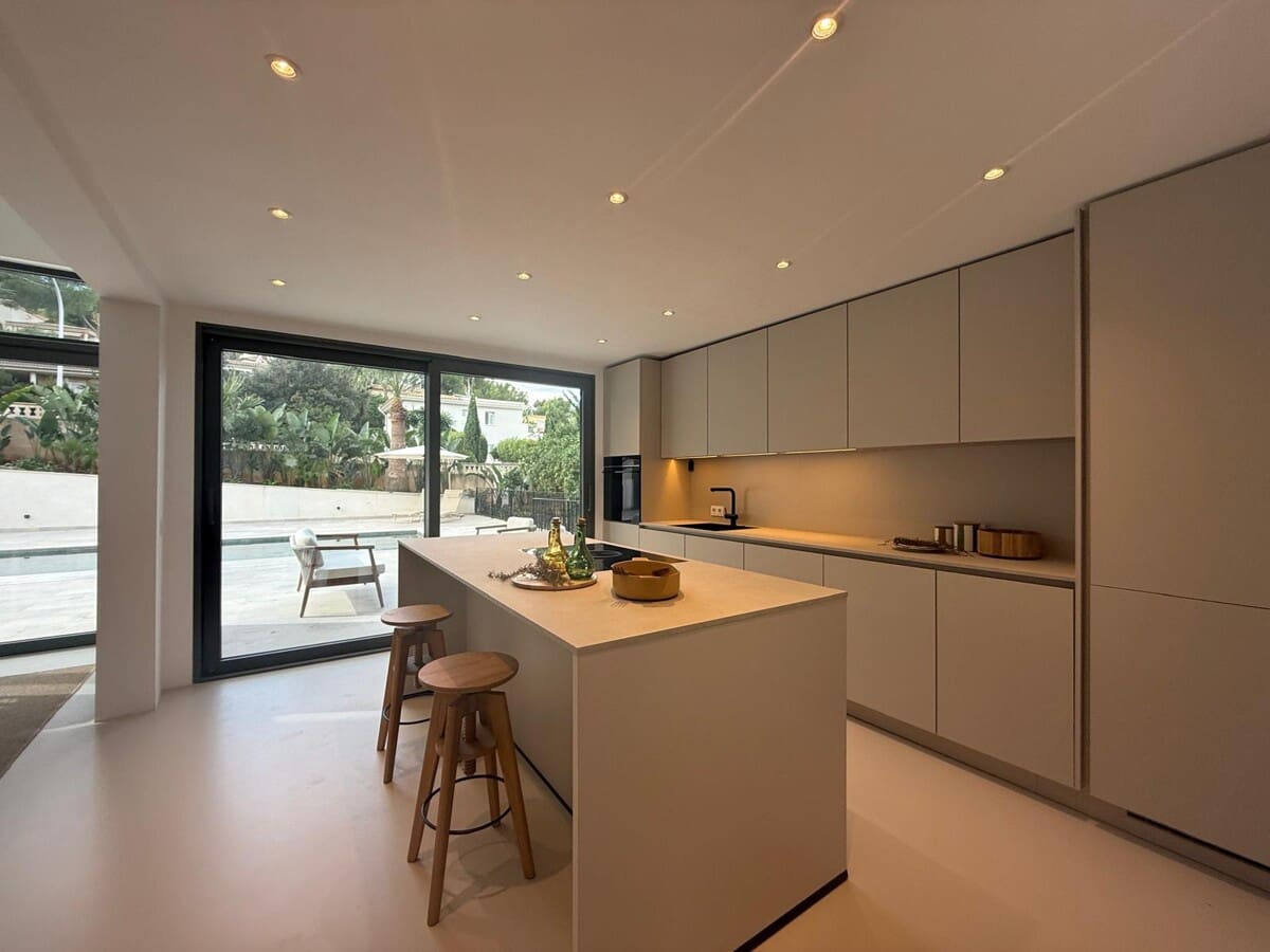 4 bedroom Villa for sale in Santa Ponsa with pool garage - € 2,950,000 (Ref: 9436399)