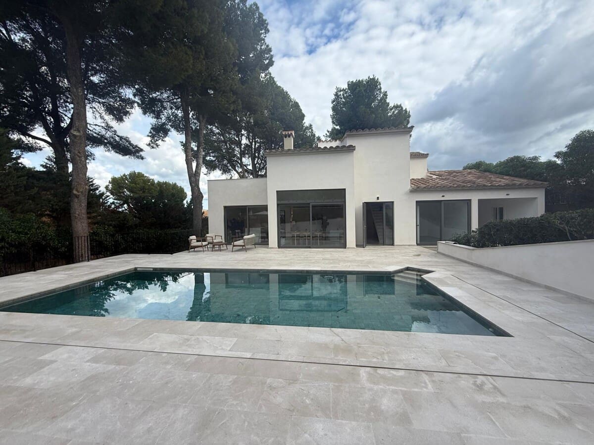 4 bedroom Villa for sale in Santa Ponsa with pool garage - € 2,950,000 (Ref: 9436399)