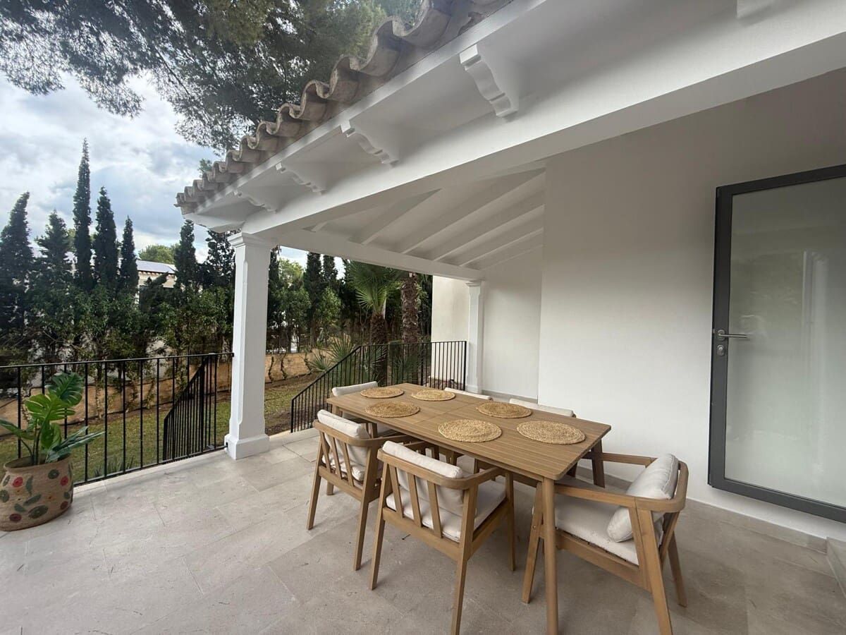 4 bedroom Villa for sale in Santa Ponsa with pool garage - € 2,950,000 (Ref: 9436399)