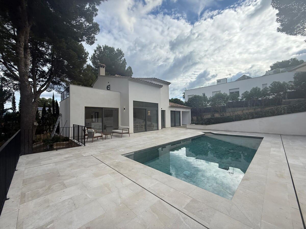 4 bedroom Villa for sale in Santa Ponsa with pool garage - € 2,950,000 (Ref: 9436399)