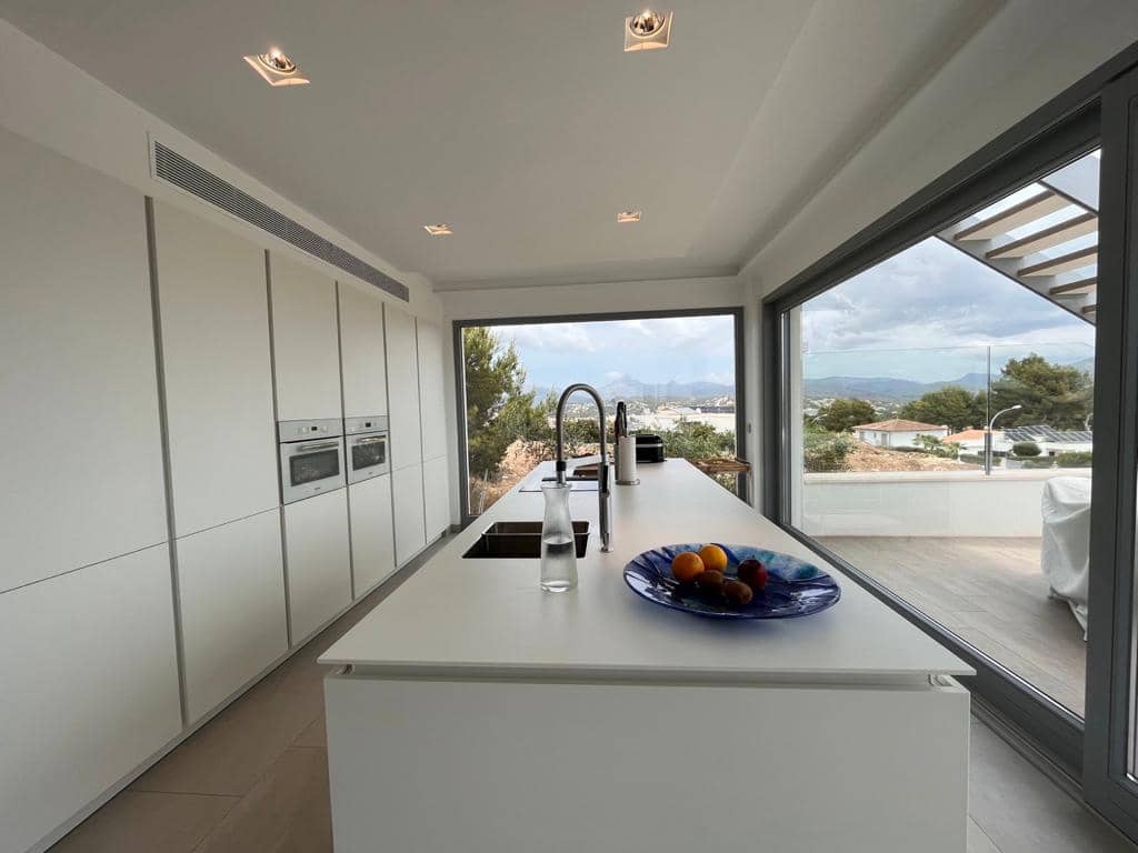 4 bedroom Villa for sale in Santa Ponsa with pool garage - € 5,900,000 (Ref: 9439046)