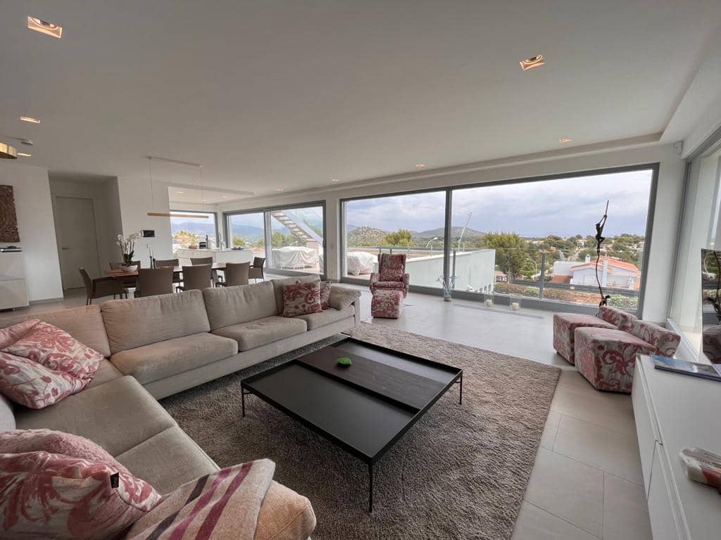 4 bedroom Villa for sale in Santa Ponsa with pool garage - € 5,900,000 (Ref: 9439046)