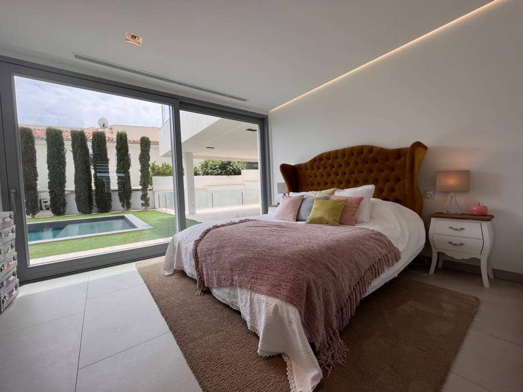 4 bedroom Villa for sale in Santa Ponsa with pool garage - € 5,900,000 (Ref: 9439046)