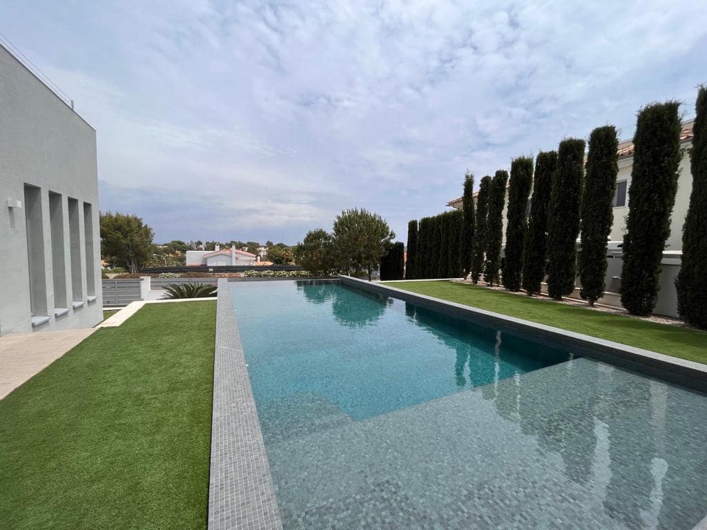 4 bedroom Villa for sale in Santa Ponsa with pool garage - € 5,900,000 (Ref: 9439046)