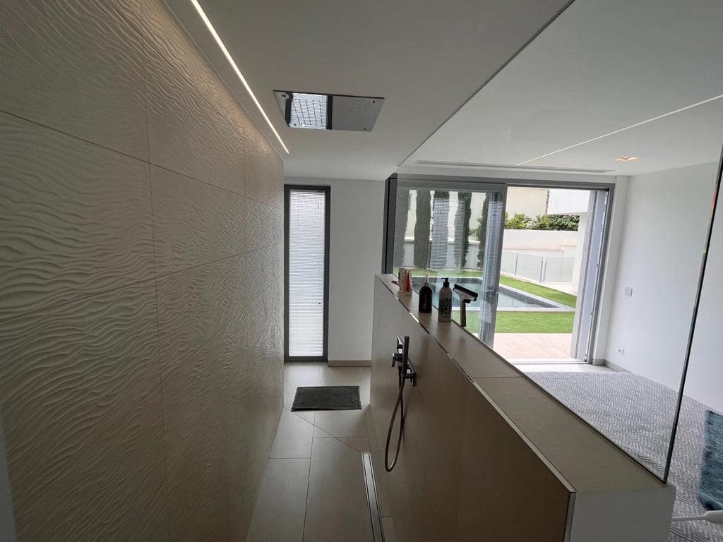 4 bedroom Villa for sale in Santa Ponsa with pool garage - € 5,900,000 (Ref: 9439046)