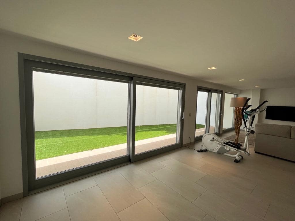 4 bedroom Villa for sale in Santa Ponsa with pool garage - € 5,900,000 (Ref: 9439046)