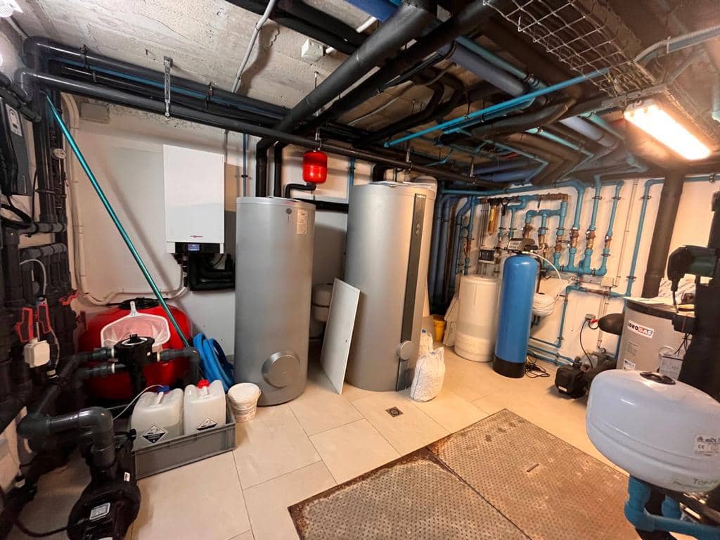 4 bedroom Villa for sale in Santa Ponsa with pool garage - € 5,900,000 (Ref: 9439046)