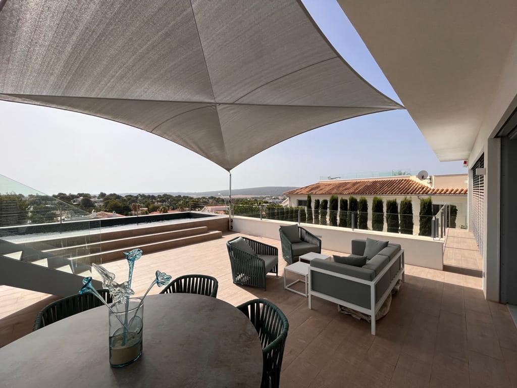4 bedroom Villa for sale in Santa Ponsa with pool garage - € 5,900,000 (Ref: 9439046)