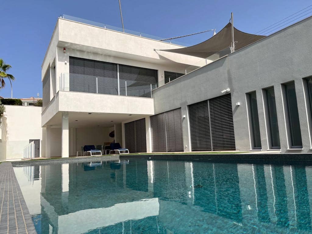 4 bedroom Villa for sale in Santa Ponsa with pool garage - € 5,900,000 (Ref: 9439046)