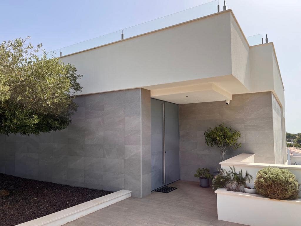 4 bedroom Villa for sale in Santa Ponsa with pool garage - € 5,900,000 (Ref: 9439046)