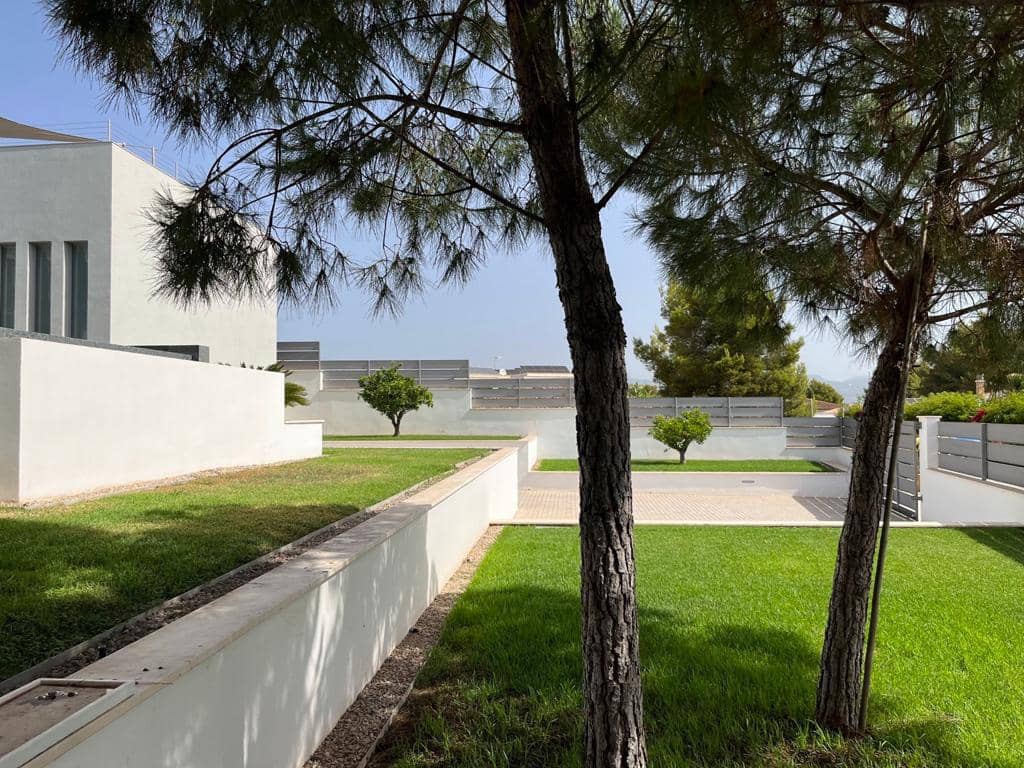 4 bedroom Villa for sale in Santa Ponsa with pool garage - € 5,900,000 (Ref: 9439046)