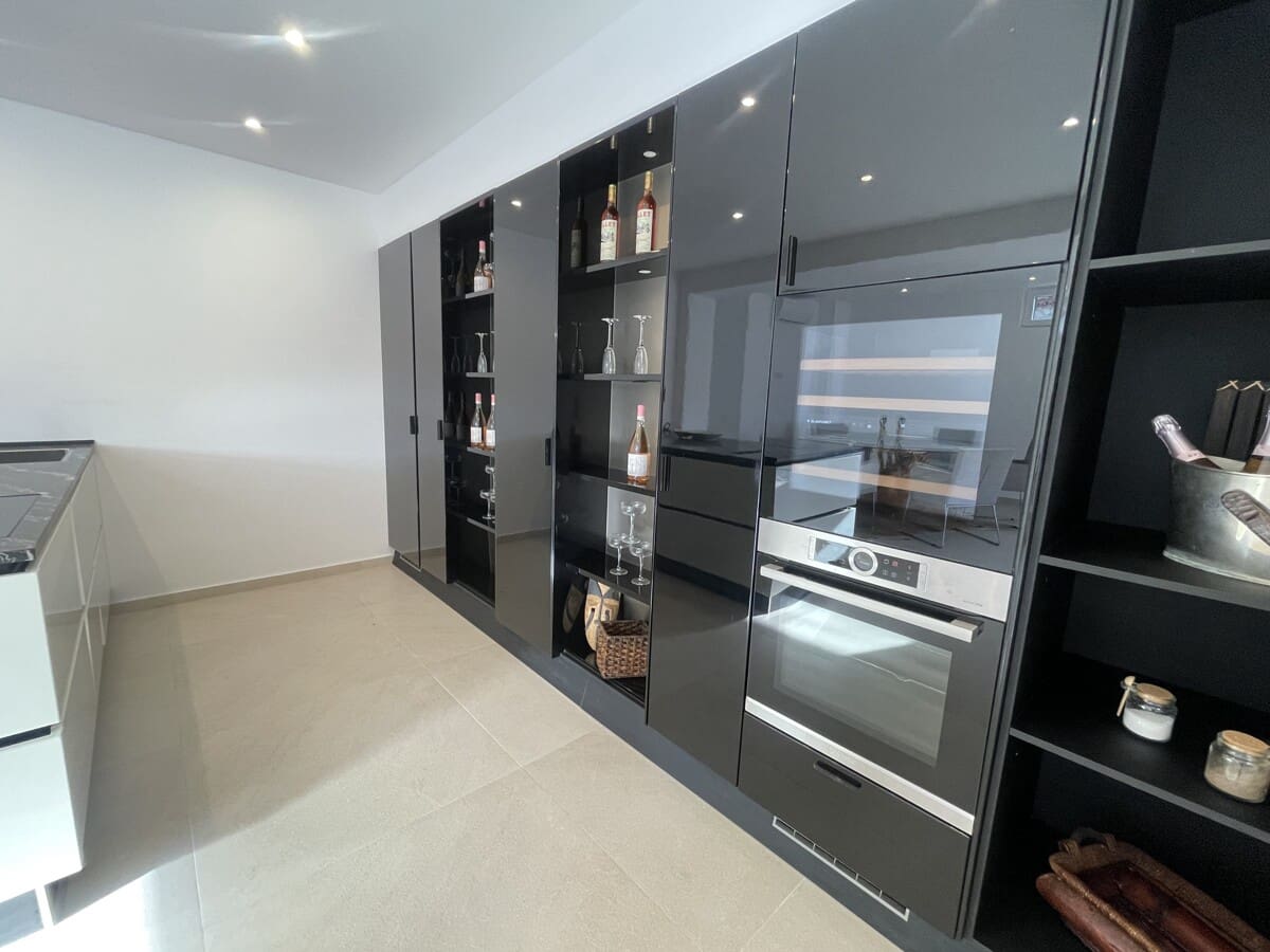 6 soverom Villa til salgs i Palmanova med svømmebasseng - € 3 950 000 (Ref: 9451553)